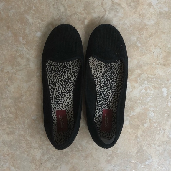 Flats - Picture 1 of 2